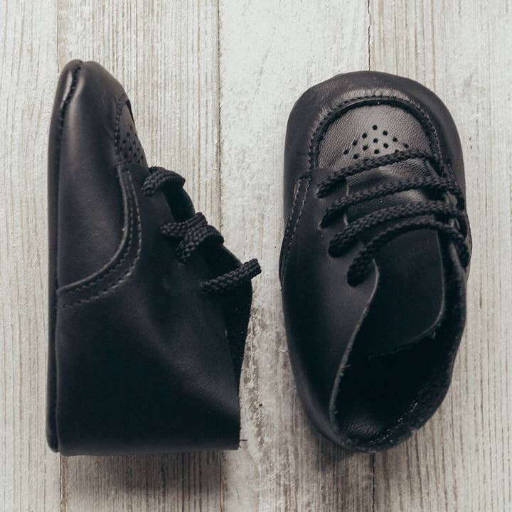 Sweet Peas Crib Shoe in Black | Sizes 0-3 for wholesale by Kepner Scott