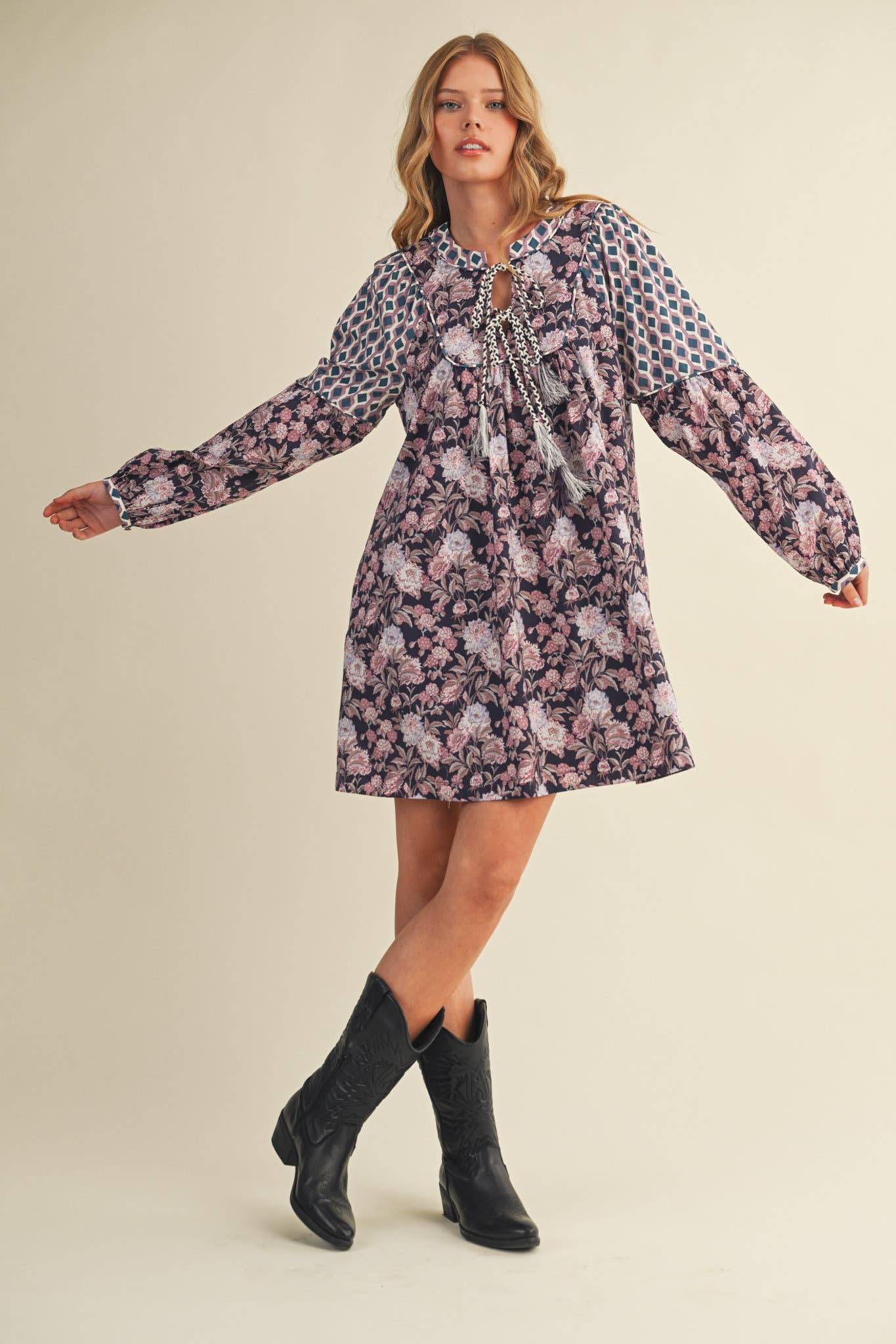 &MERCI - Wholesale Dress - Women's - FLORAL CONTRAST SLEEVE MINI DRESS MDR41696