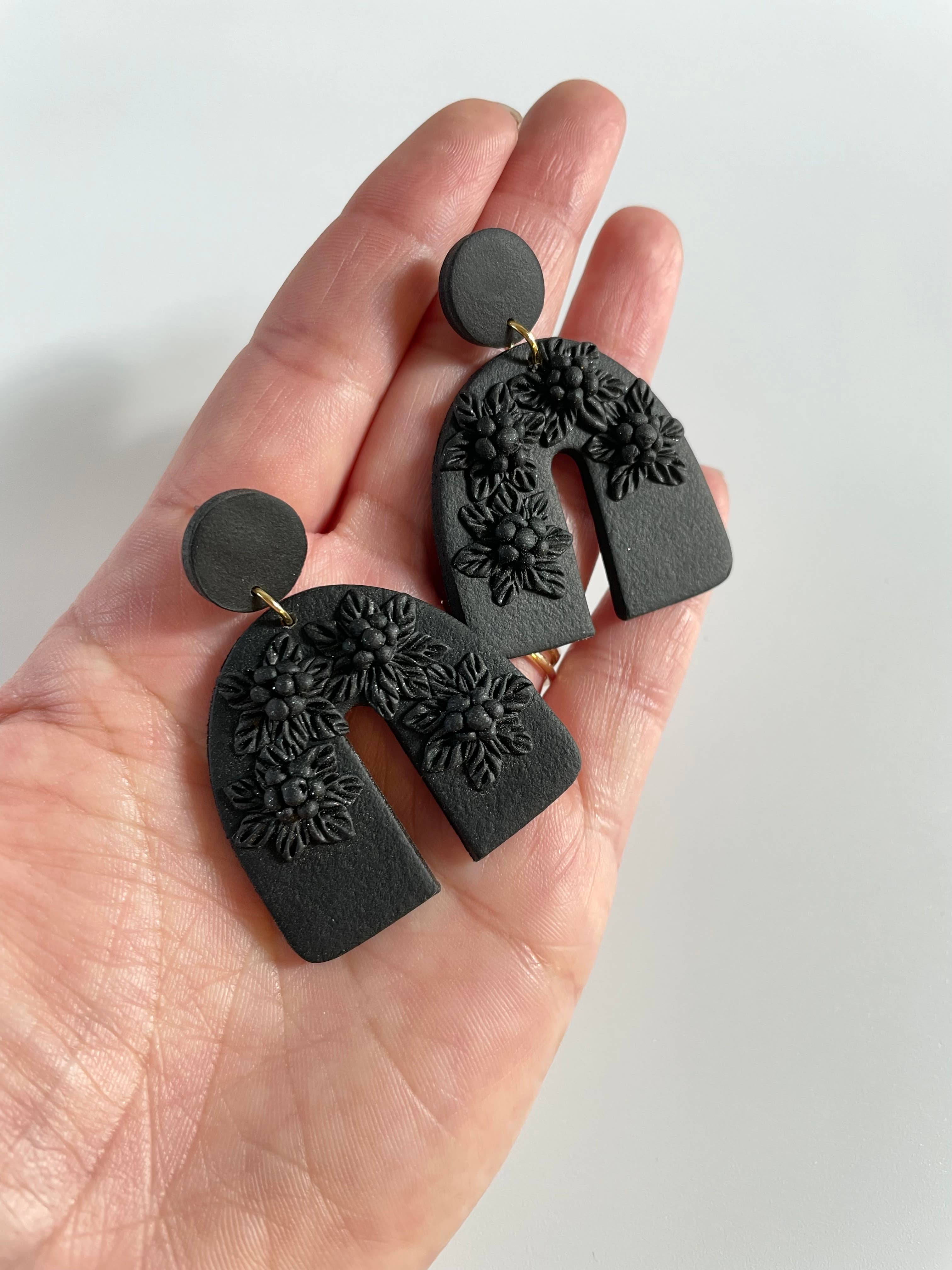 AnalyJewelry - Wholesale Dangle Earrings - Elegant Detail Floral Arch1