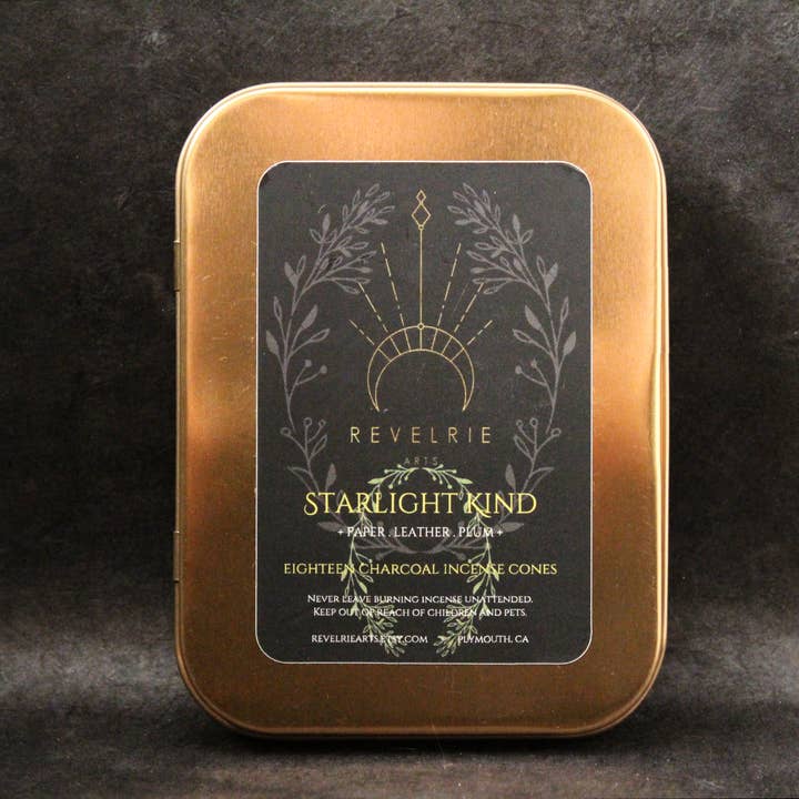 Effondrement en Douceur - Cônes d'Encens au Charbon dans une Boîte en Or pour la vente par Revelrie Arts