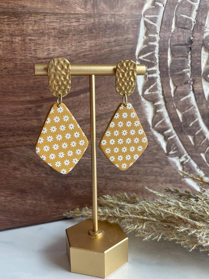 Marguerites jaunes pour la vente par Sevdah Handmade