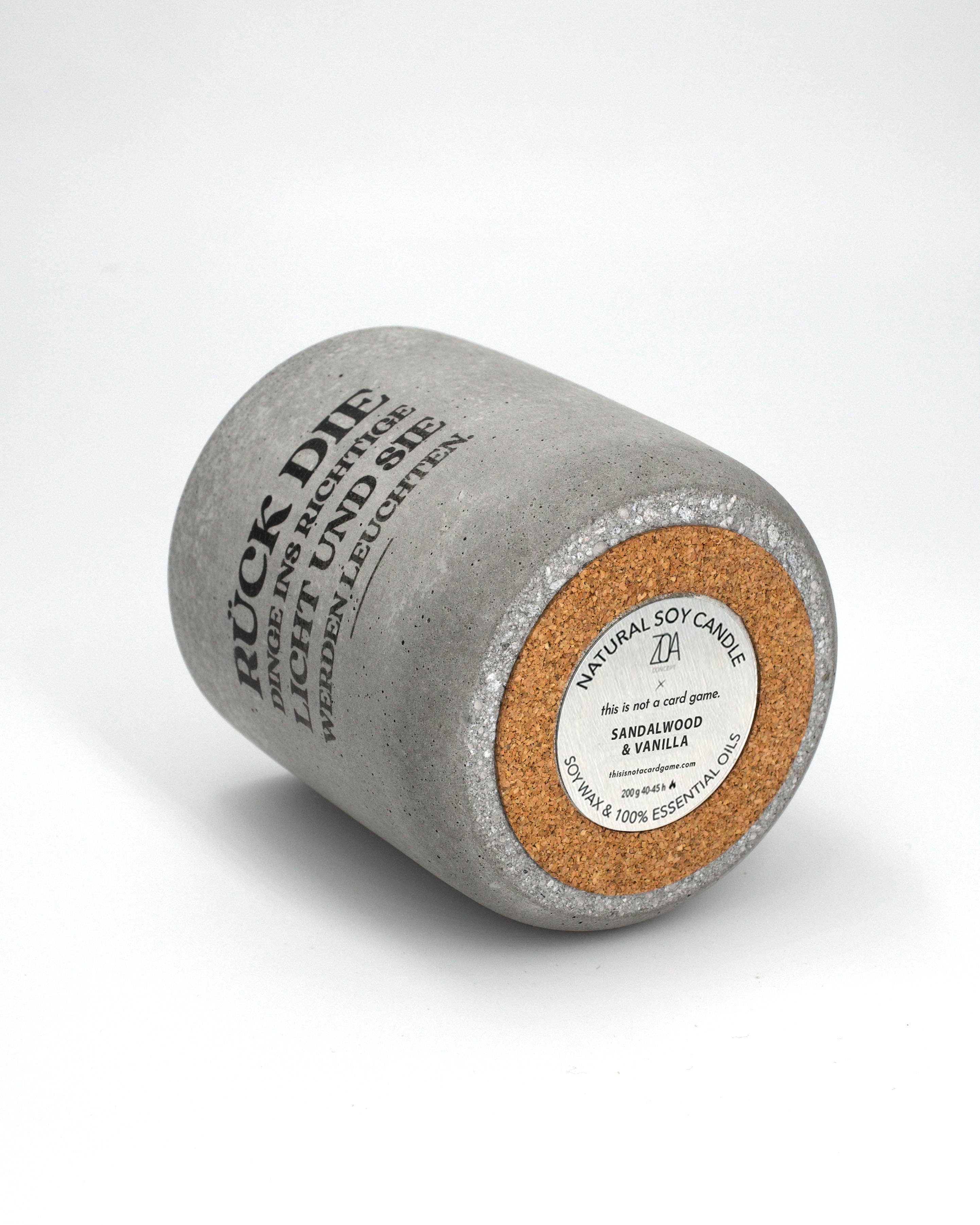 this is not a card game. - Wholesale Jar/Filled Candle - Handgemachte Duftkerze aus Beton "Das richtige Licht"4