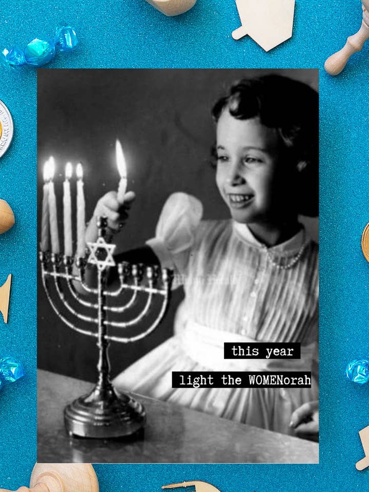 I år lys Womenorah Happy Hanukkah feministisk kort for engroshandel hos TwistedGoods