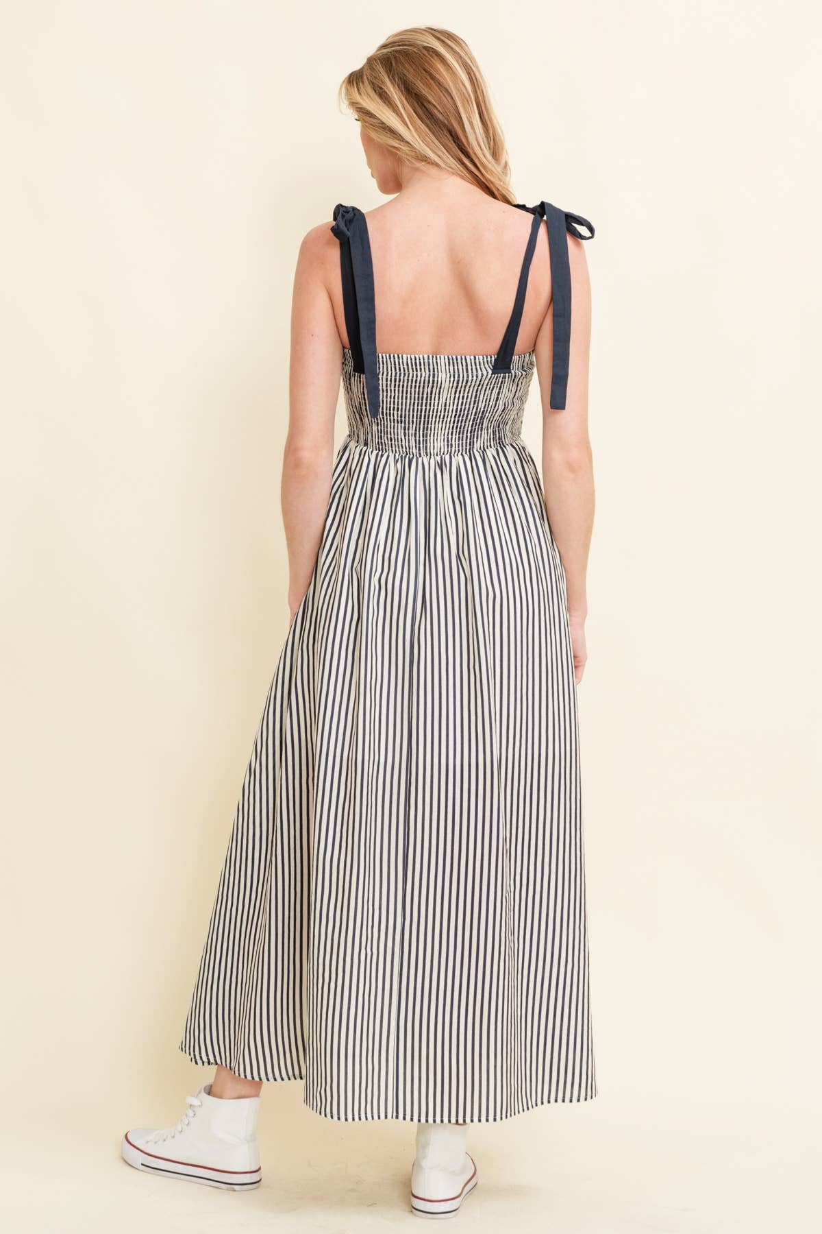 Cloud Ten - Venta al por mayor Vestido - Mujer - Vestido largo a rayas con tirantes anudados en los hombros8