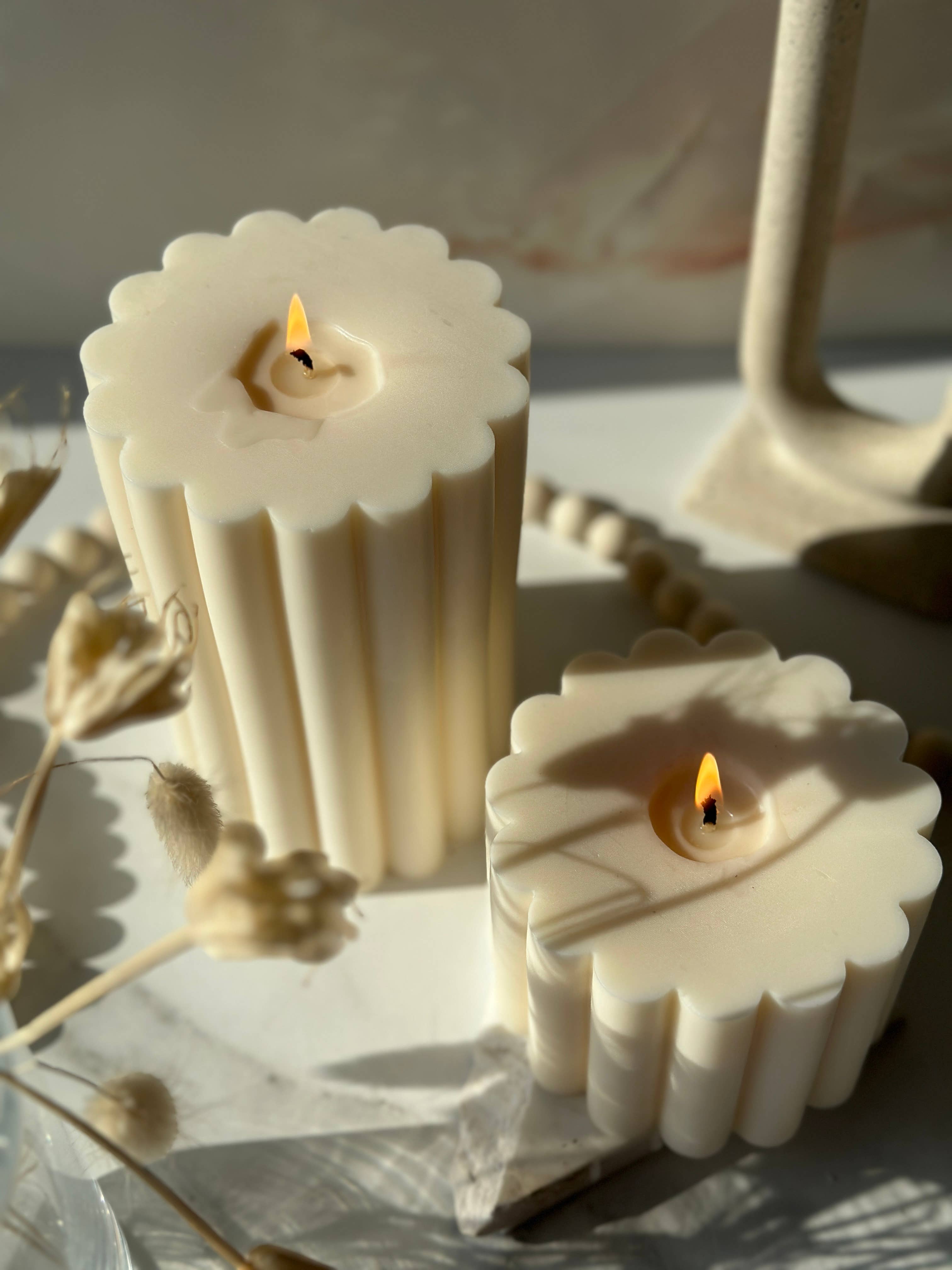 REMOVED BRAND – Engroshandel Søjlelys – Riflet stearinlys | Borddekorationer | Boligindretning | Neutrale farver5