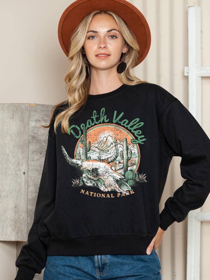 BT2549-SC Pull à col rond avec imprimé graphique Death Valley pour femme pour la vente par BouTeeQue Closet