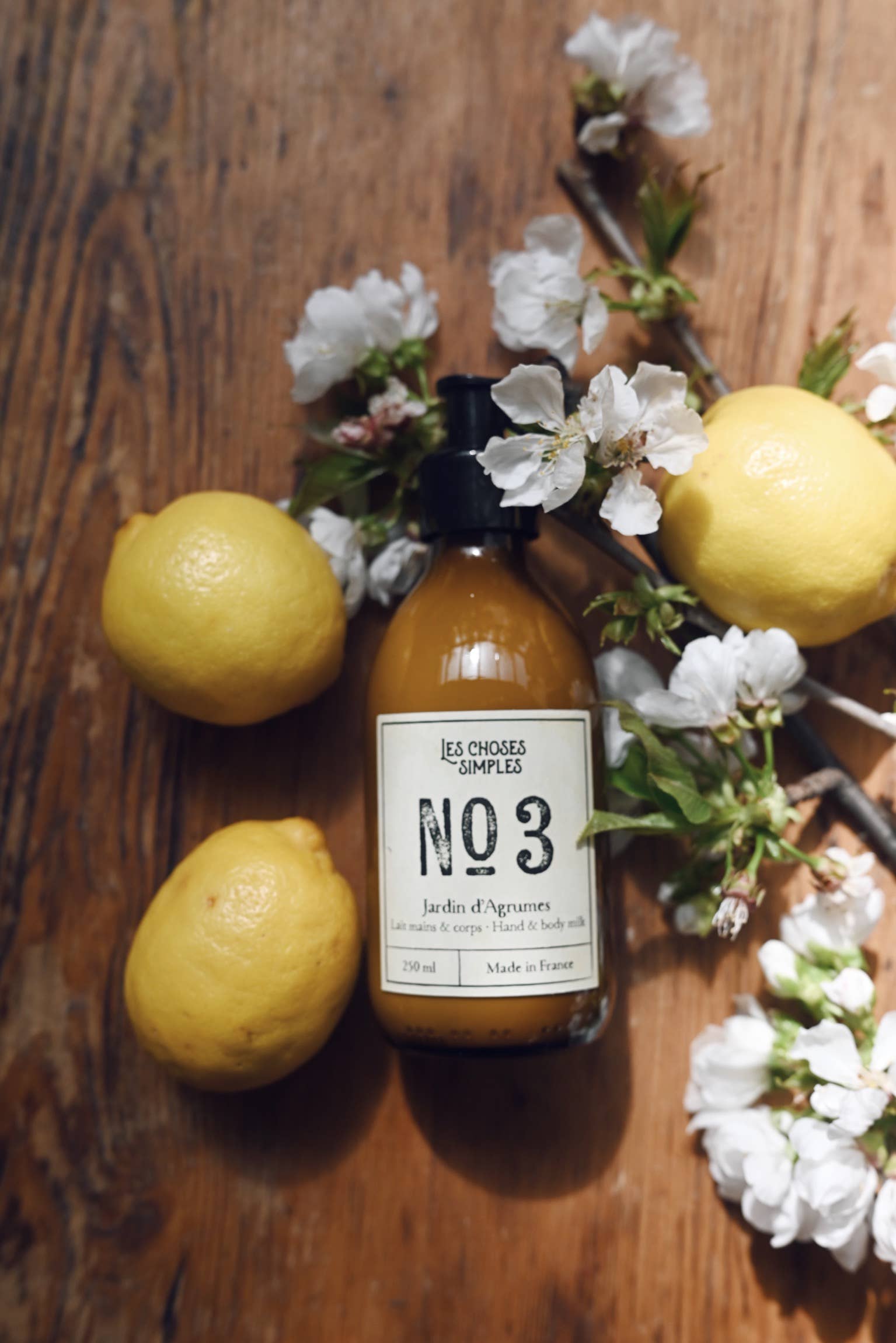 Les Choses Simples - Wholesale Hand- en bodylotion - Sheaboter lichaamslotion Nr. 3 (Citrus)1