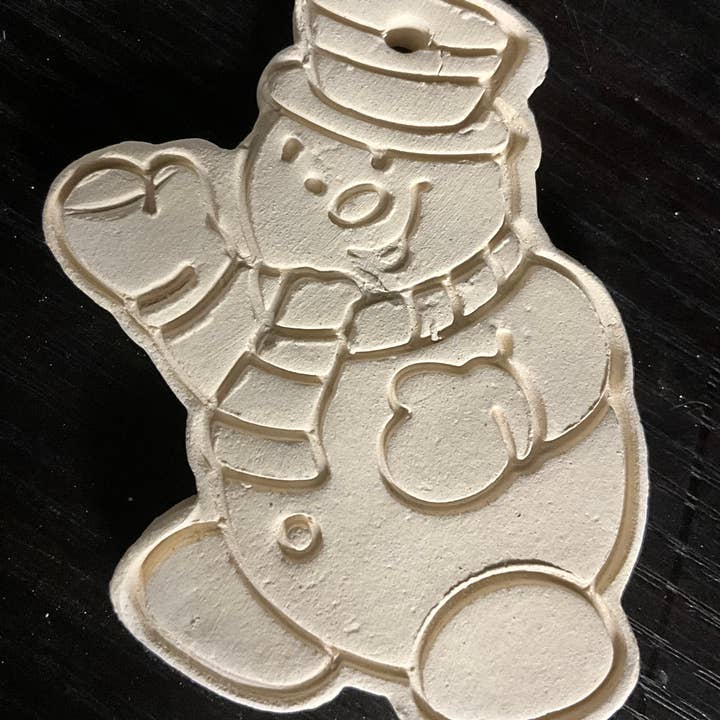 Frosty Sneeuwpop Ornament - Klaar om te Schilderen Keramisch Bisque voor wholesale door Painted Color Ceramics