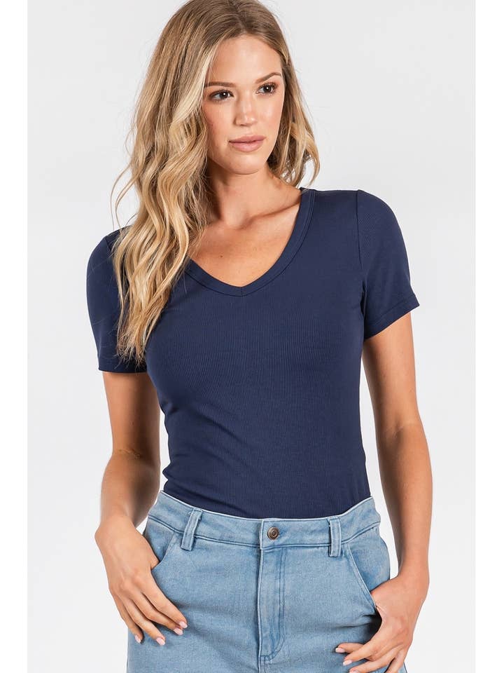 RIBBAD V-RINGAD KORTÄRMAD KLASSISK BAS-T-SHIRT för wholesale av mittoshop