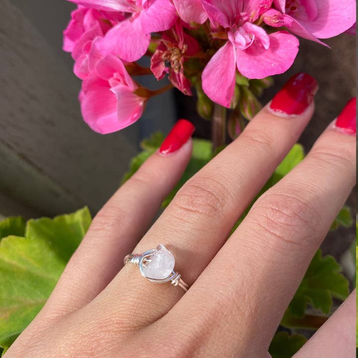 Anello in pietra di quarzo trasparente per la vendita all'ingrosso da parte di Mystical Rings