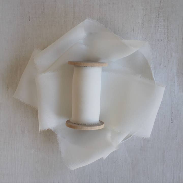 Cinta de gasa de seda BLANCA rasgada a mano para venta al por mayor de The Maple Den