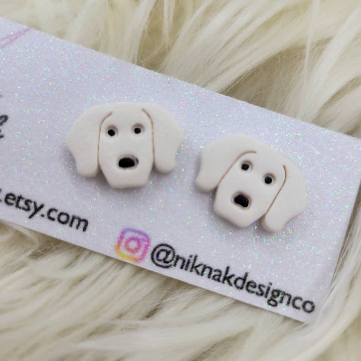 Nik Nak Design Co. – Engroshandel Ørestikkere – Hvalp hund Polymer ler Stud Øreringe