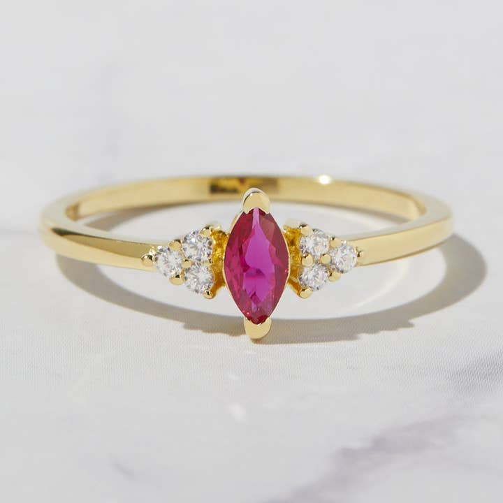 Ruby Marquis Ring for engroshandel hos Sami Jewels