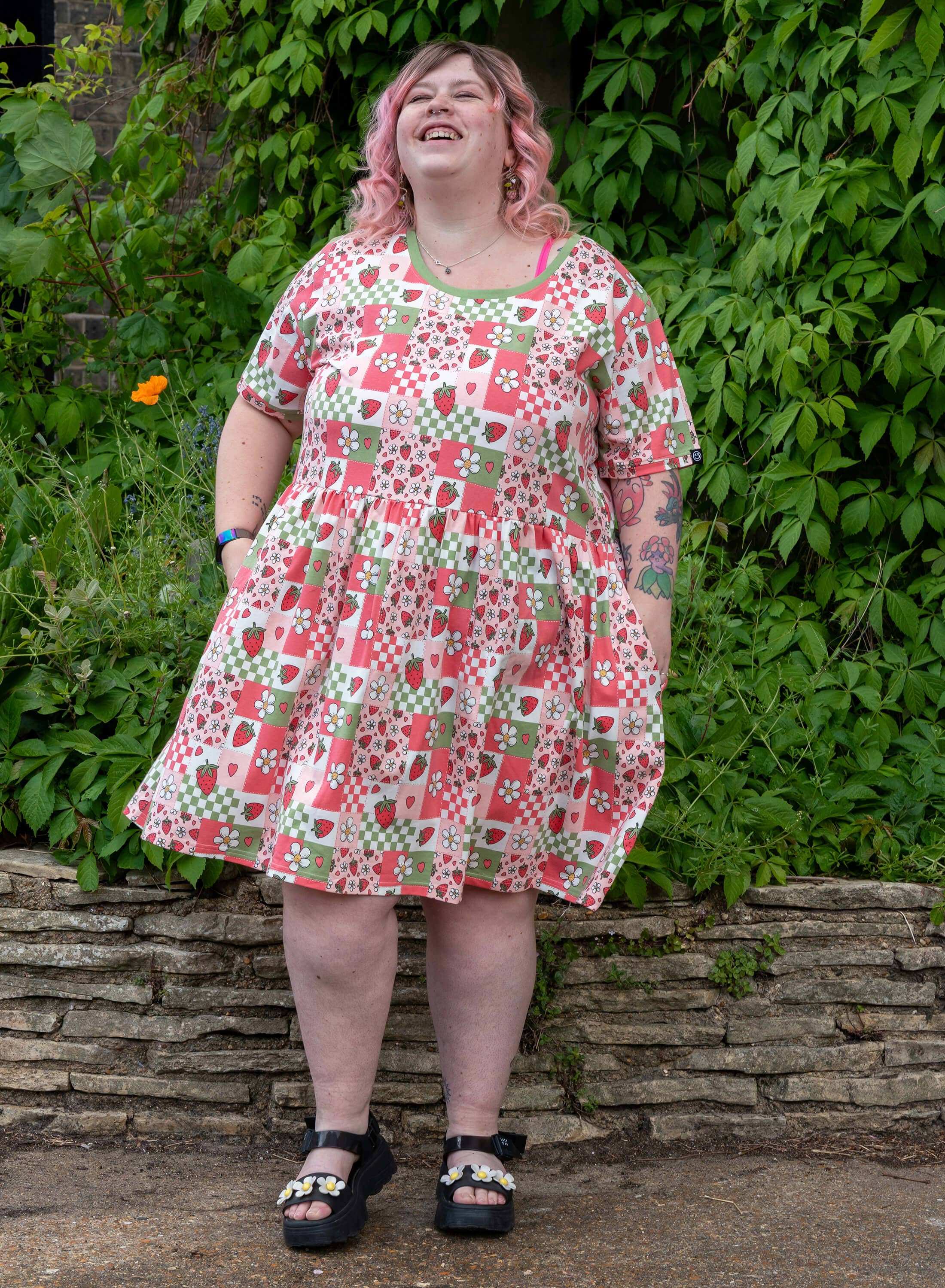 Rebel Romance – wholesale Dress – Women's – Rebel Romance Strawberry Picnic Stretch Smock Dress6