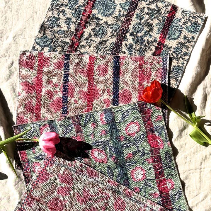 Satz von 4 Tischsets im Vintage-Kantha-Mix & Match für den Großhandel von Maison Lilo