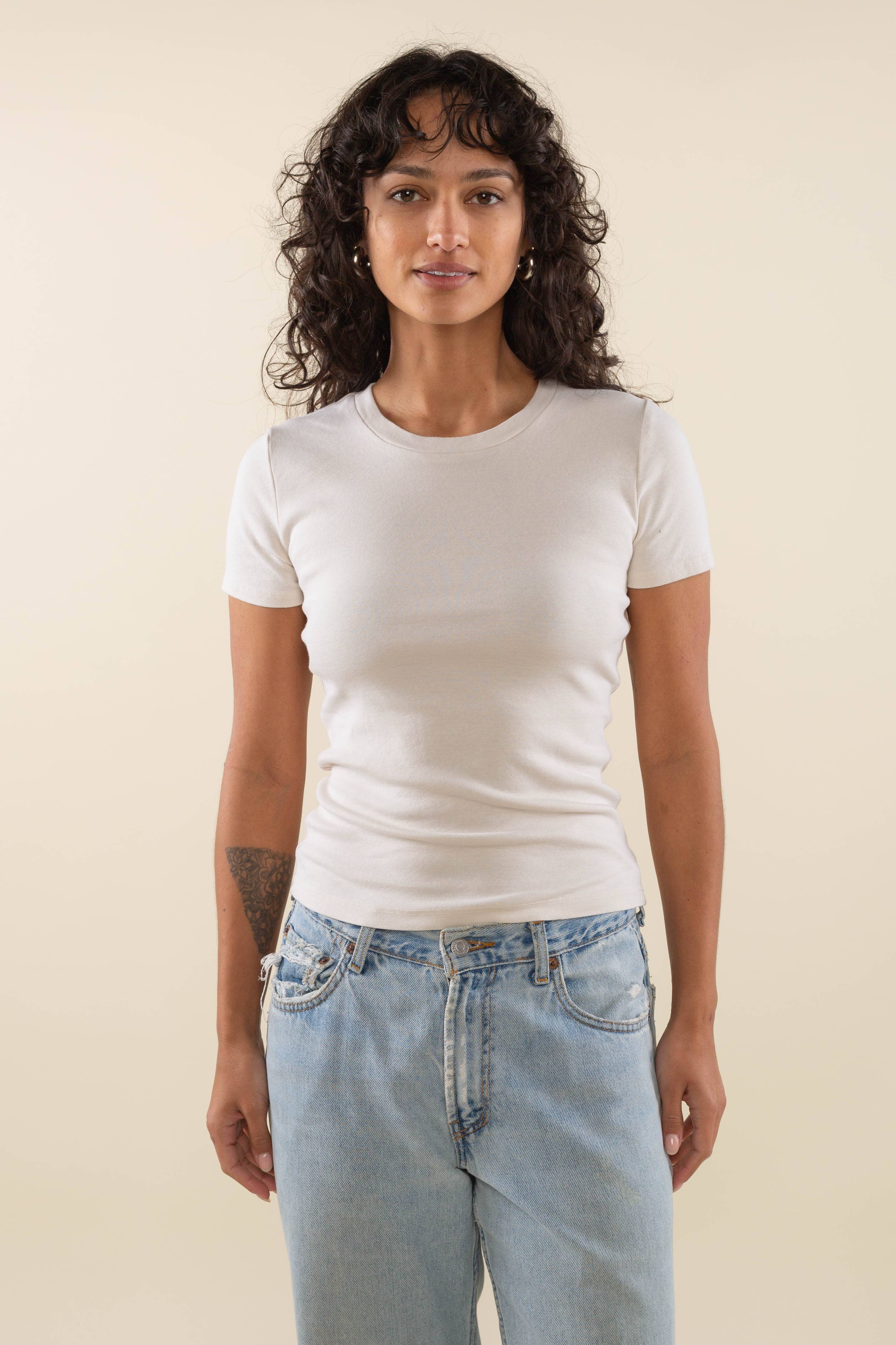 NLT – T-shirt – Mulher por atacado – Camiseta básica feminina NLT em malha canelada 1x1, tingida, comprimento regular6