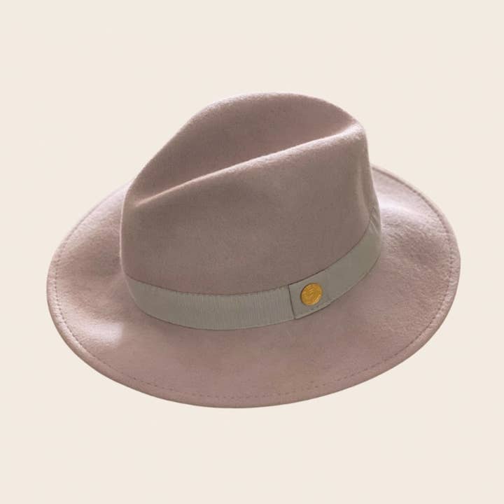 Le Chapeau Poudre pour la vente par Maison Amour
