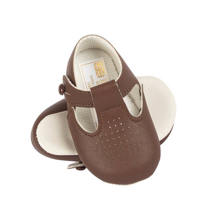 Early Days & Baypods – Engroshandel Vuggesko – til baby – B625 bløde babysko med knappet T-bar og punchet detaljer6