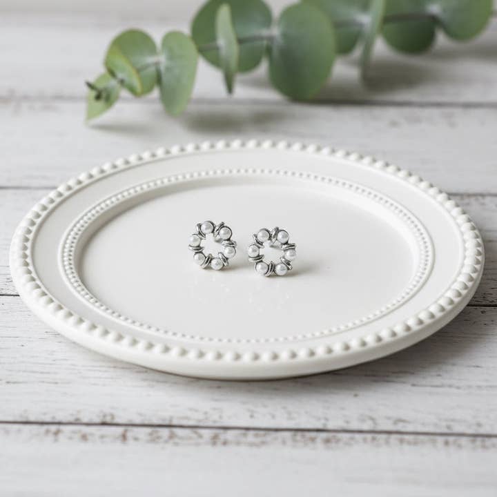 Laurel in Bloom - Wholesale Stud/Post Earrings - Pearl Leis Earrings