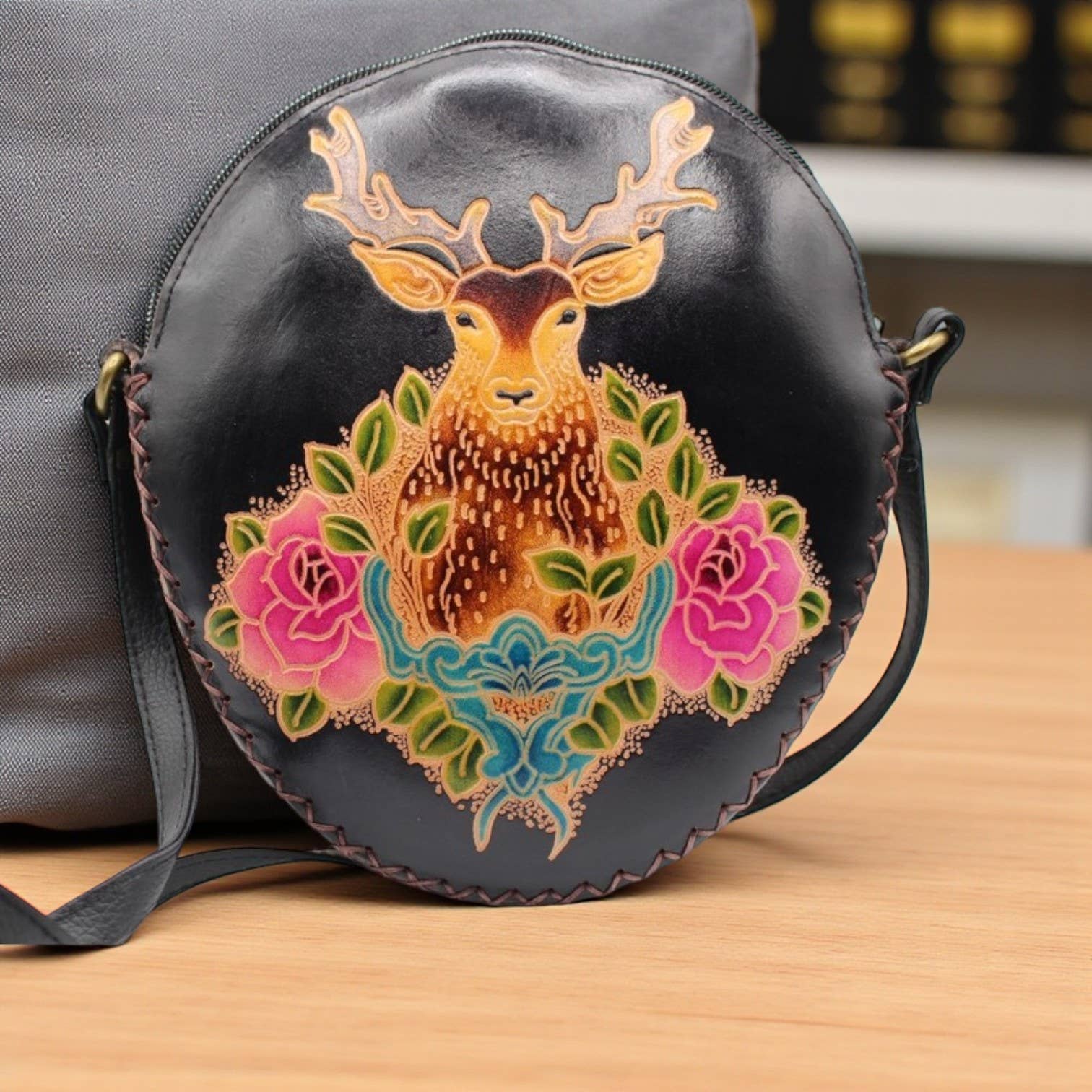 Sunflower Handmade leather inc - Wholesale Crossbodytas - Dames - xle016 Handgemaakte grote rendier portemonnee tas crossbody1