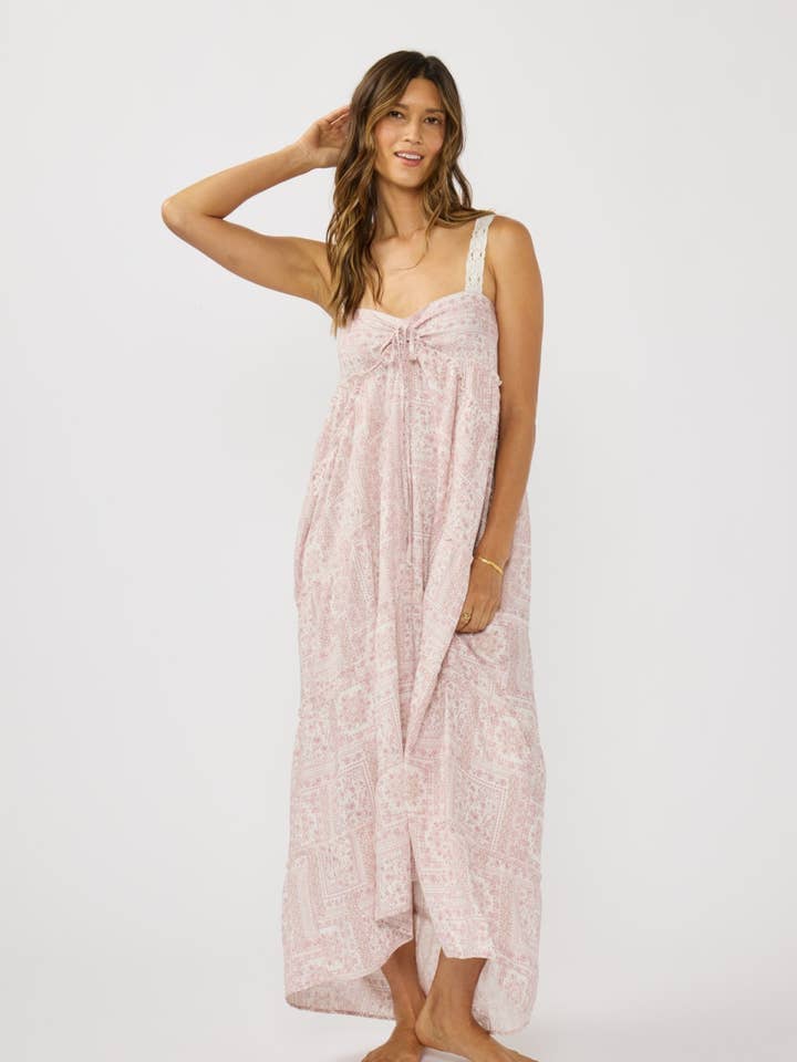 Robe Maxi à Bretelles en Dentelle Patchwork Florale pour la vente par Lovestitch