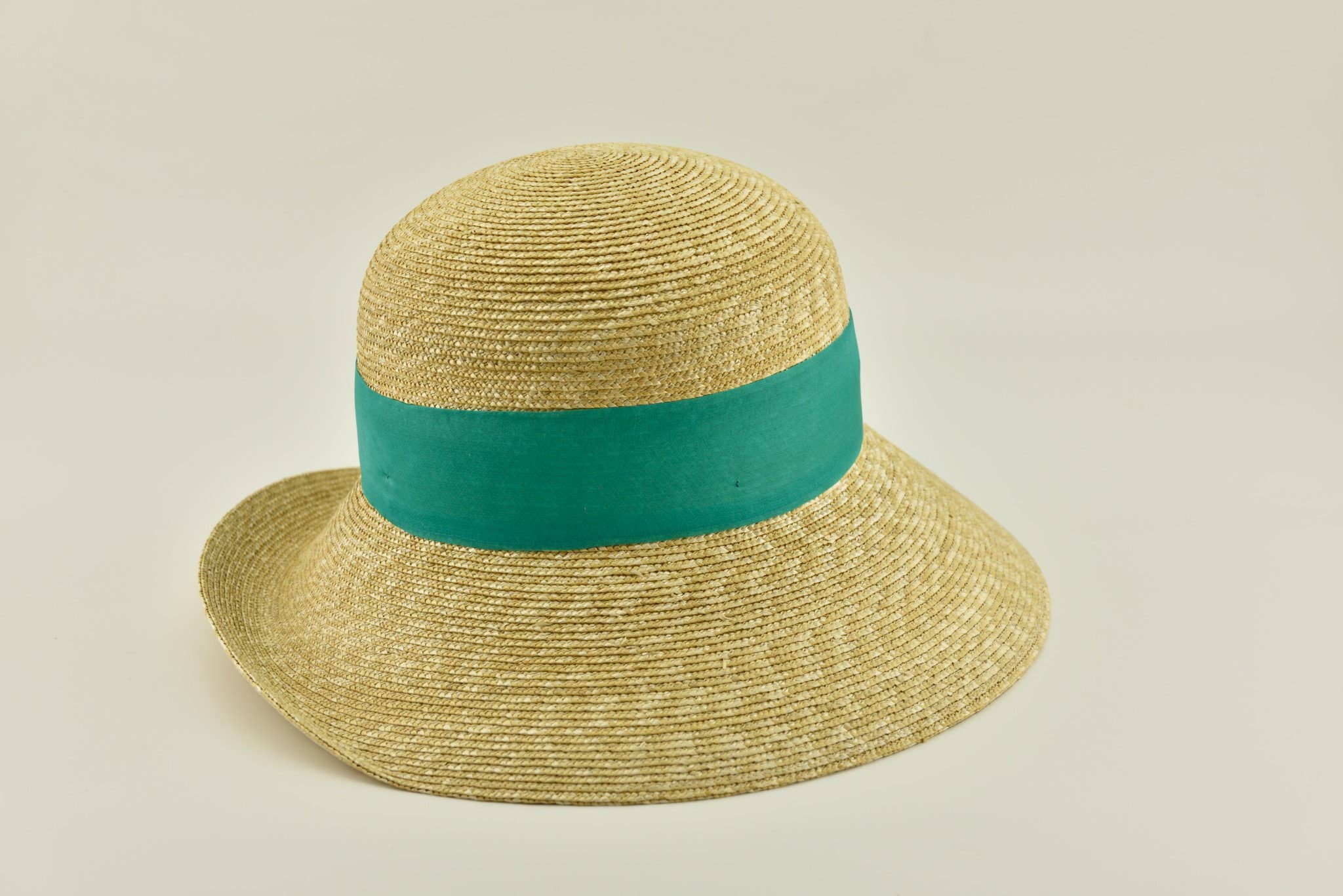Capri Charme - Venta al por mayor Sombrero de paja - Mujer - Sombrero Audrey para mujer en paja natural con lazo verde esmeralda talla 581