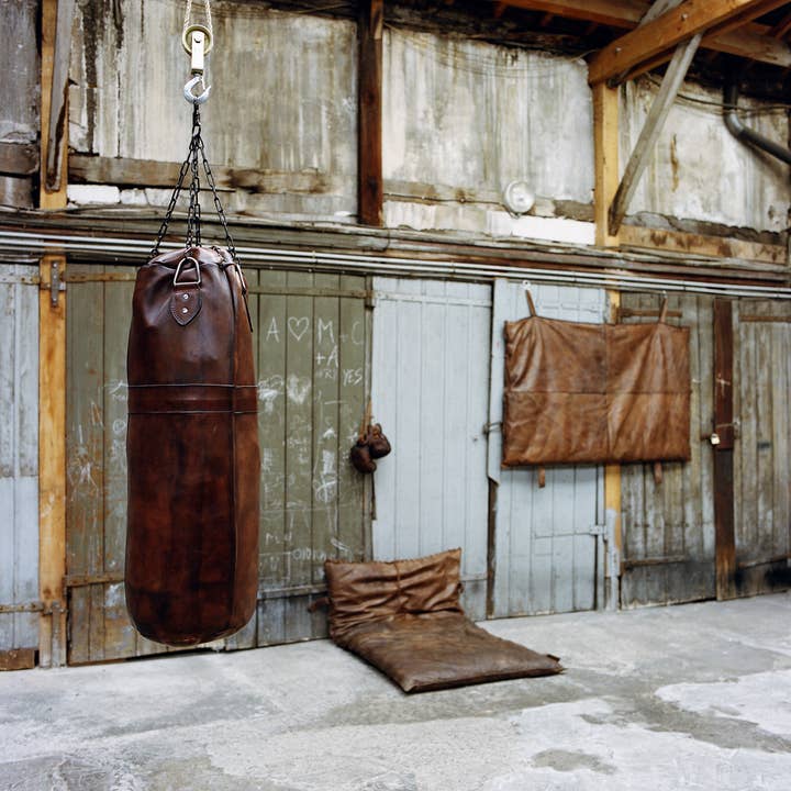 John Woodbridge Makers - Wholesale Sporting accessories - VINTAGE LEATHER PUNCHING BAG 19201