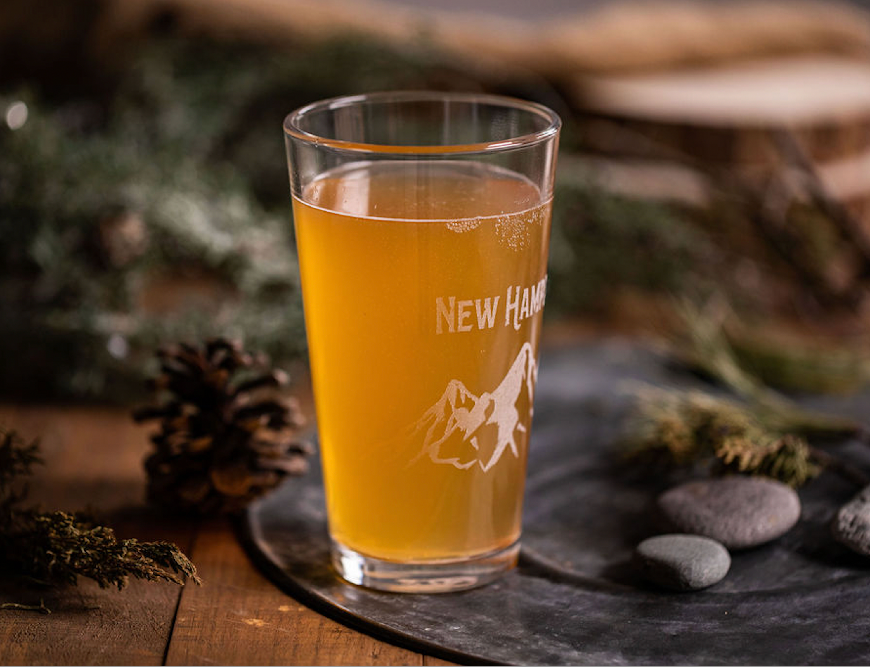 My Country Story – Großhandel Bierglas/-becher – New Hampshire Mountains geätztes Pint Pub-Glas1