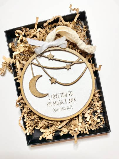 Adorno de Navidad para bebé, Love You To The Moon & Back para venta al por mayor de Juniper and Lilies