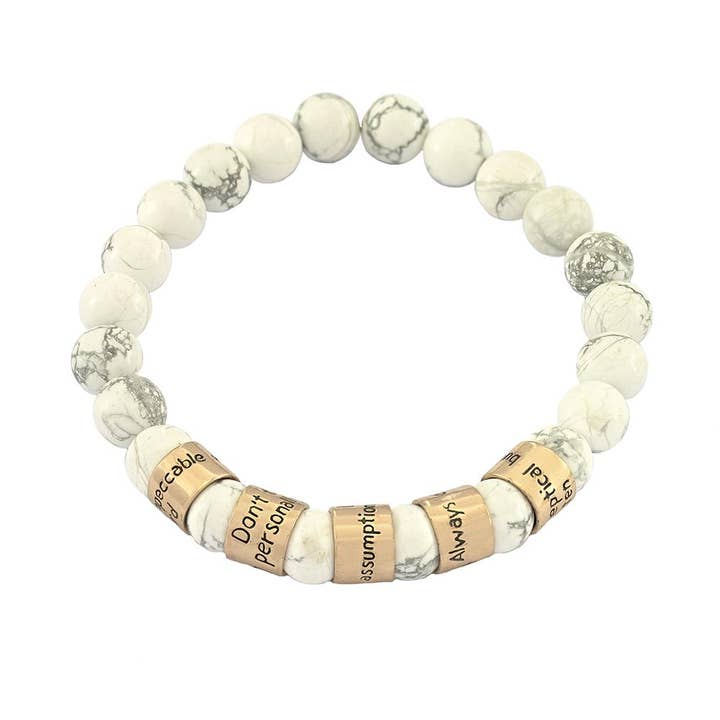 Bracelet en perles Howlite The Fifth Agreement pour la vente par Jewelry Evolution