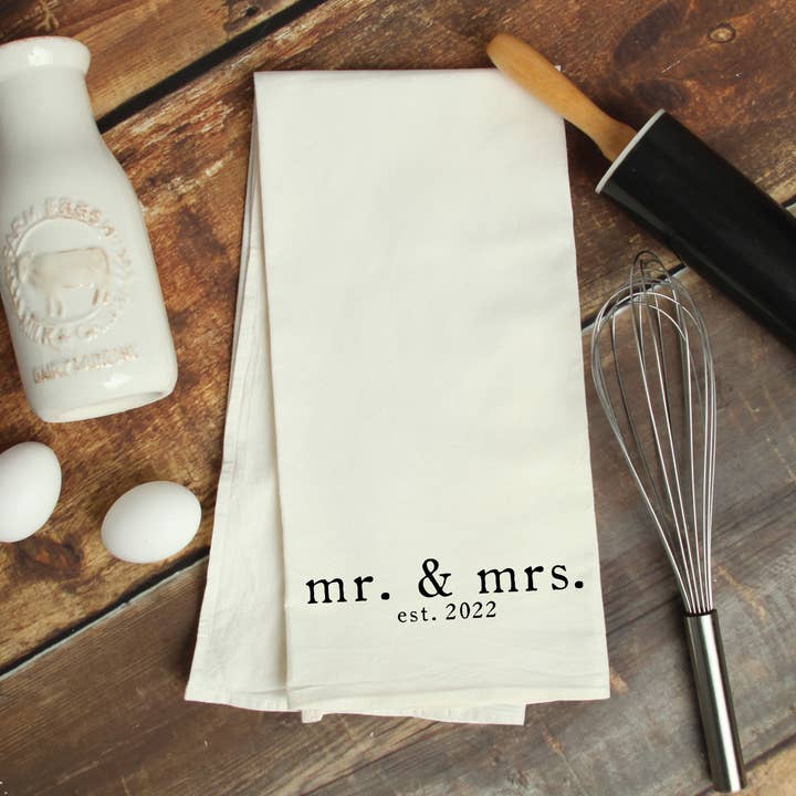 Mr. & Mrs. 2022 viskestykke for engroshandel hos Reigndeer Homegoods