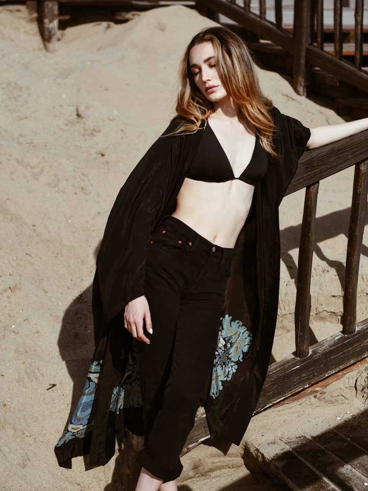 Schwarzer türkisfarbener Kimono für den Großhandel von Halapage