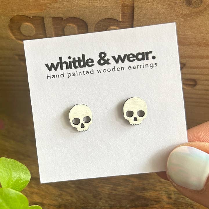 Teschio inciso. bianco per la vendita all'ingrosso da parte di Whittle and Wear