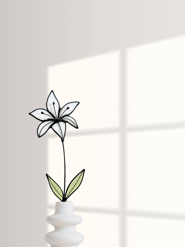 Tige de Vitrail Lily | Décor Floral Minimaliste pour la vente par Samara Designs Studio