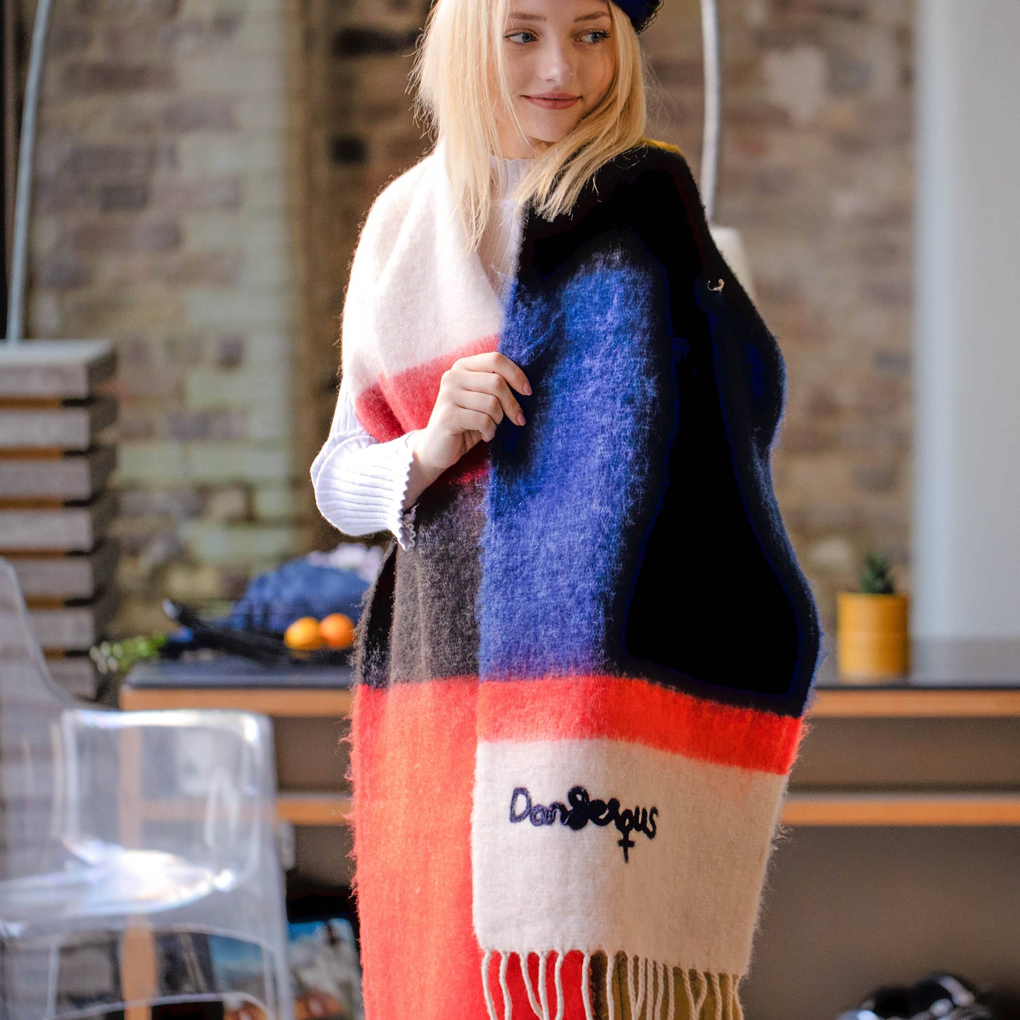 Studio Hop - Vente Écharpe – femme - Écharpe à rayures colorées feutrée à la main4