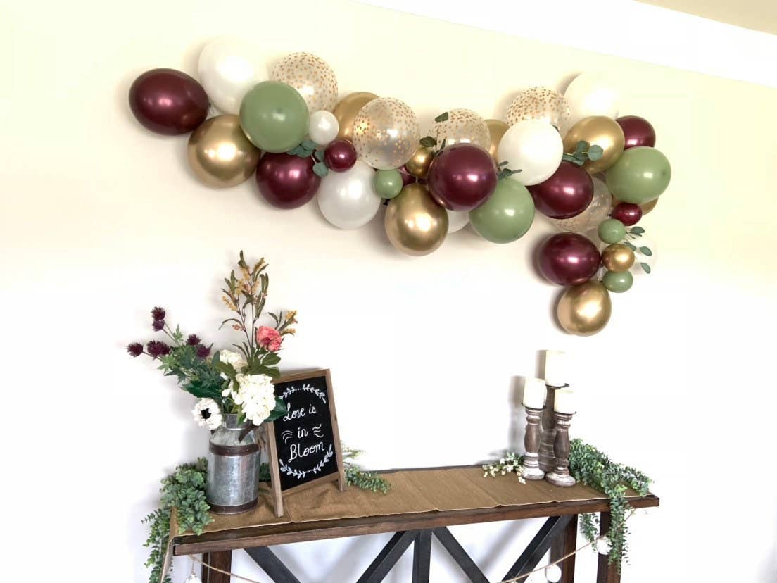 Hullaballoons - Vendita all'ingrosso Bandierine/Ghirlande - Ghirlanda di palloncini bordeaux ed eucalipto | Kit fai da te2