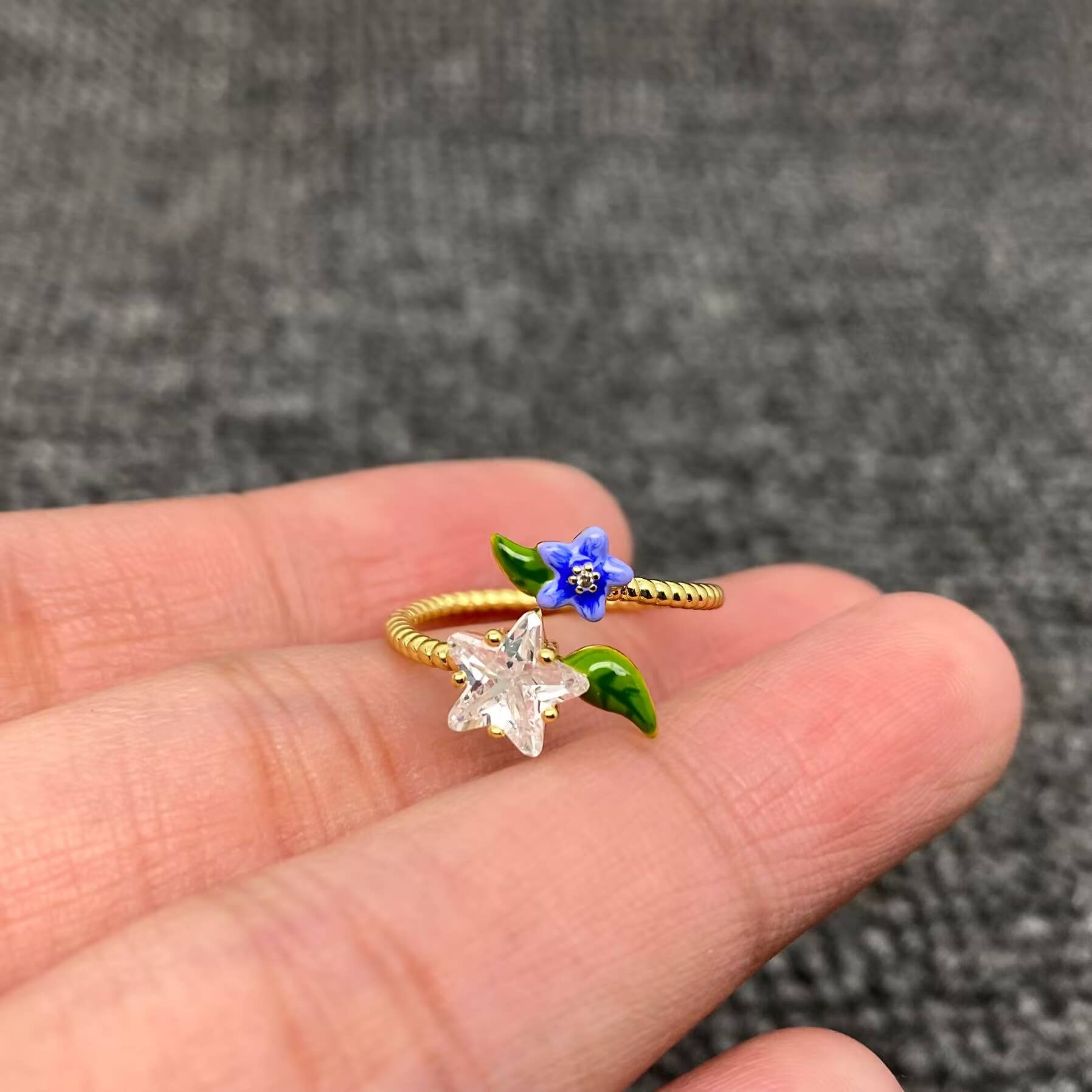 Mio Queena - Vente Bague de cocktail/de cérémonie - Bague Vintage Étoile & Fleur en Strass Ajustable3