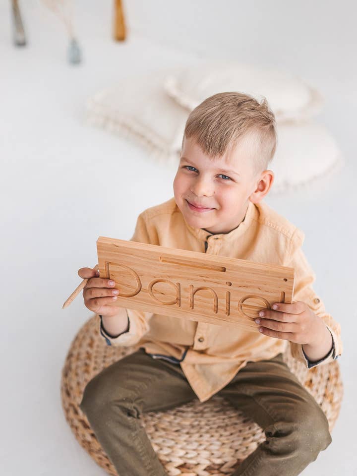 Navnesporingsbogstaver tavle, Personlige gaver til børn for engroshandel hos Woodinout