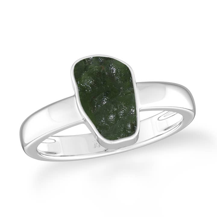 Anello in argento con moldavite naturale a forma grezza per la vendita all'ingrosso da parte di Nature Crafts