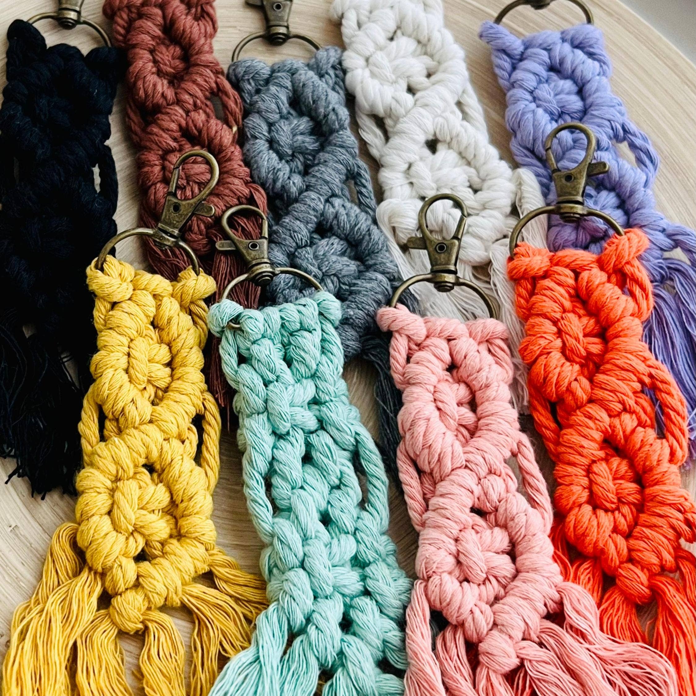 Tiny Gift Society - Vendita all'ingrosso Portachiavi - Donna - Portachiavi in macramè boho - portachiavi in bronzo con nappa fantasia1