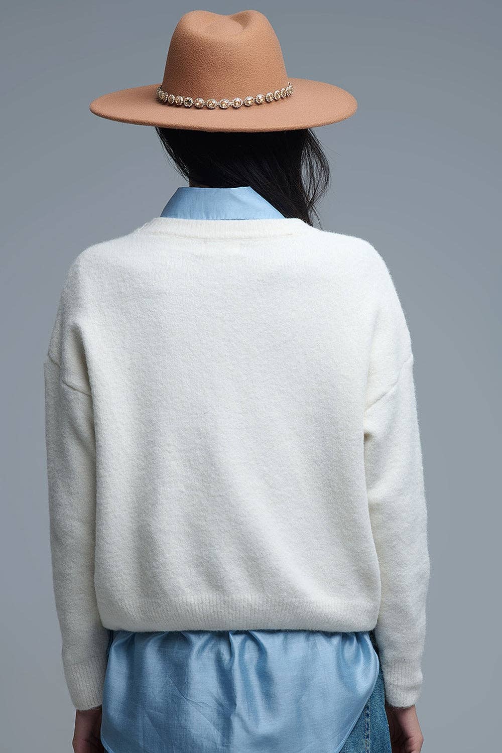 GRÄDDE Kremfärgad tröja med rund hals och broderad text "Nice" för wholesale på Faire4