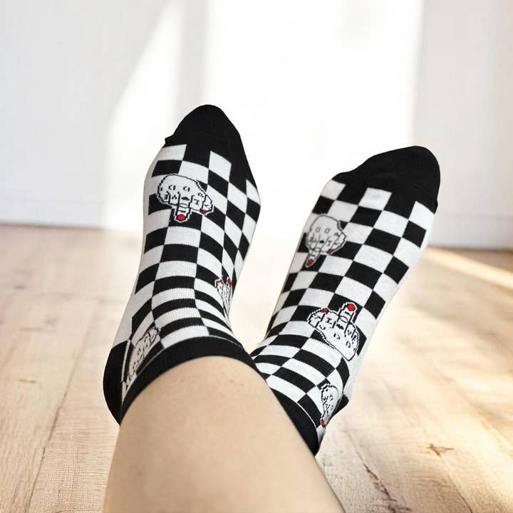 Calzini corti a scacchi "F*CK YOU WITH LOVE" per la vendita all'ingrosso da parte di Poulettes Sisters