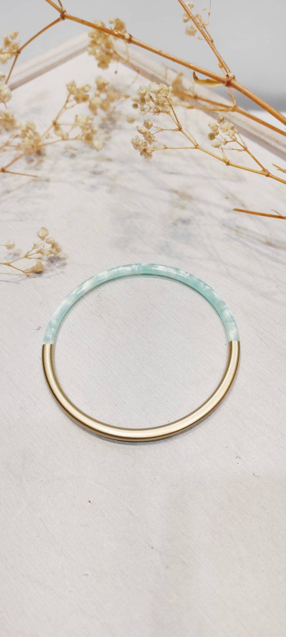 LOLO & YAYA – wholesale Manschettarmband – Milla stel armband i resin med pärlemorsglans8