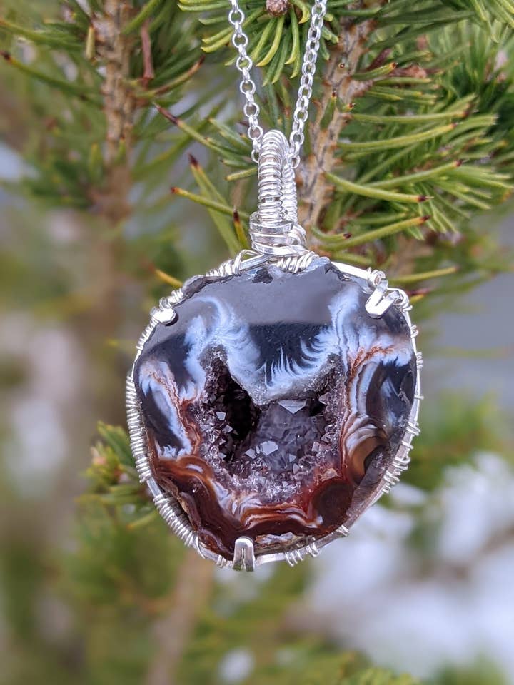 Mini Geode Agate Tree of Life en hanger van sterling zilver voor wholesale door Le Tourbillon Minéral
