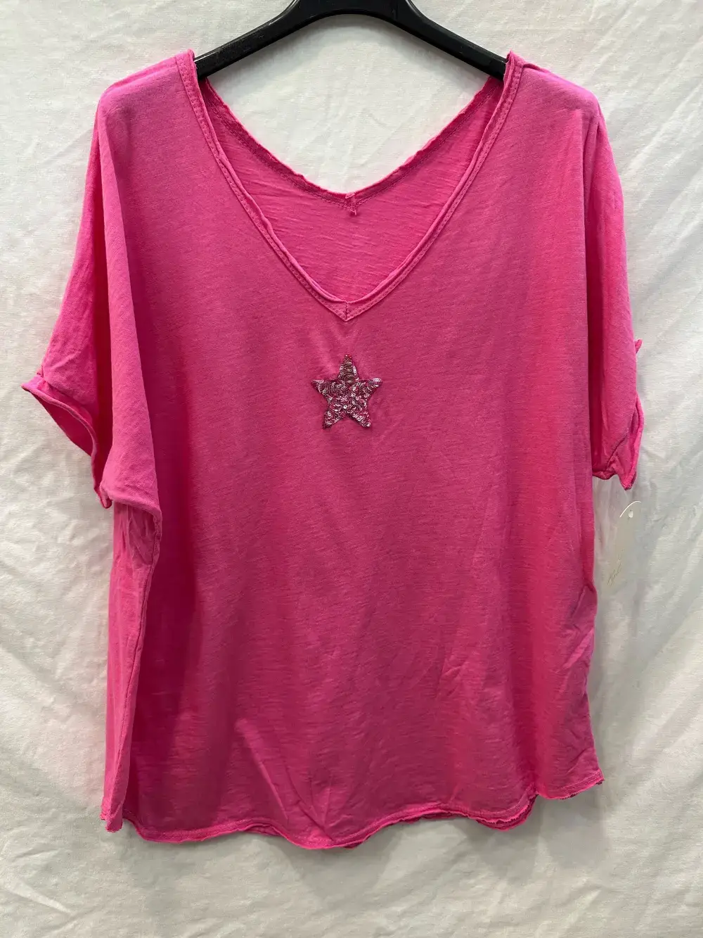 Mimi & Gogo – Großhandel T-Shirt – Damen – Damen-T-Shirt mit doppeltem V-Ausschnitt und Paillettenstern4