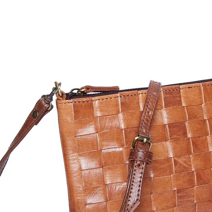 Artisan Stories - Wholesale Crossbody Bag - Women's - Light brown Alex handwoven Leather Clutch/ crossbody Bag