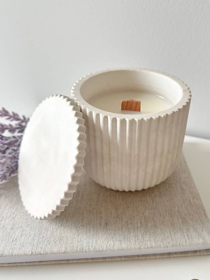 NOVIDADE!!! Vela Grande Estriada - AROMAS DE PRIMAVERA (SEM TARIFAS) por atacado de Lynn & Liana Designs