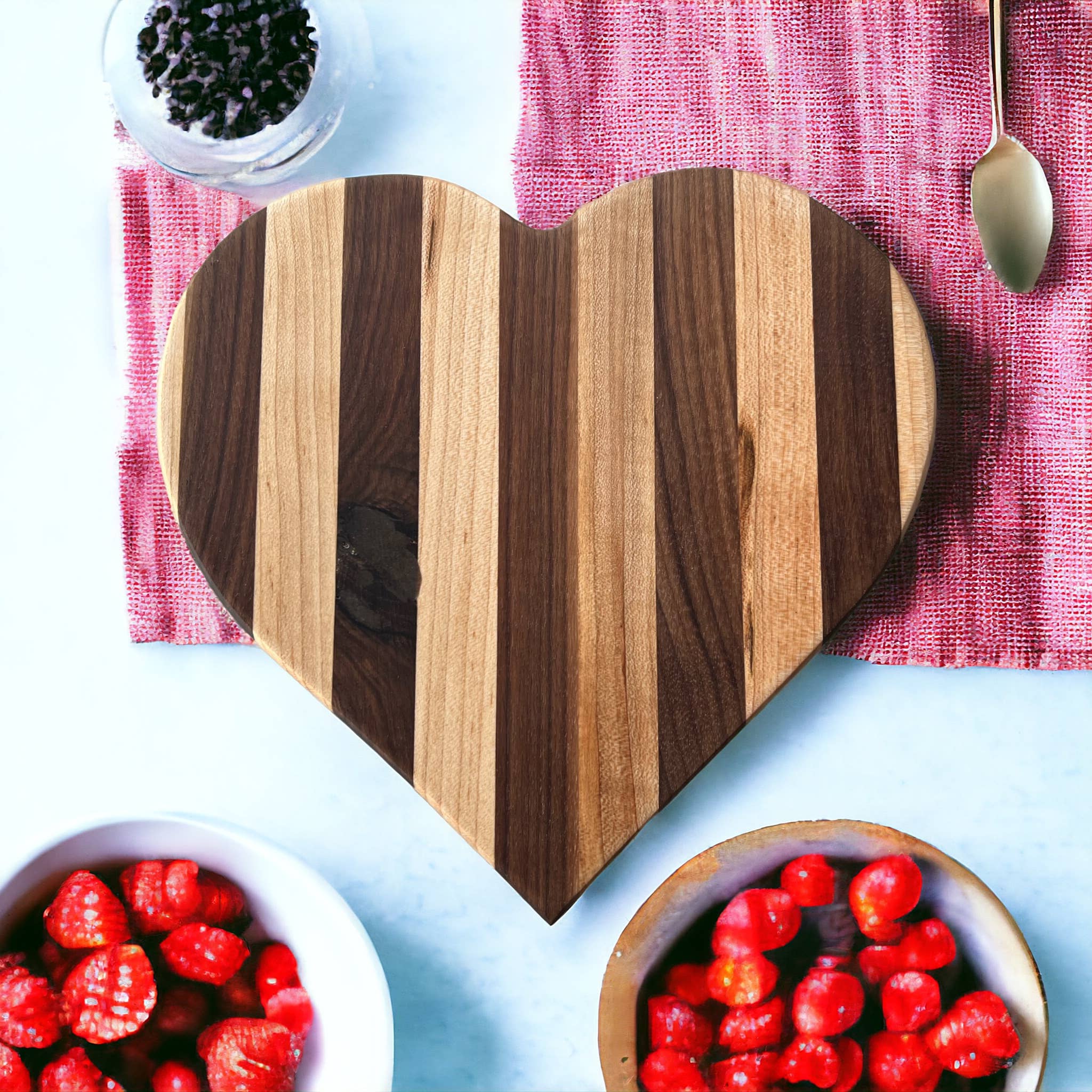 TG Designs - Vente Plateaux à fromage - PLANCHE À CHARCUTERIE EN FORME DE CŒUR, TAILLE MOYENNE5