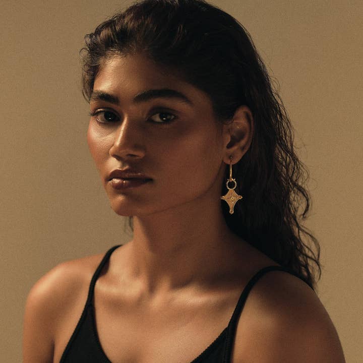 BOUCLES D'OREILLES CRUZ pour la vente par Dhwani Bansal