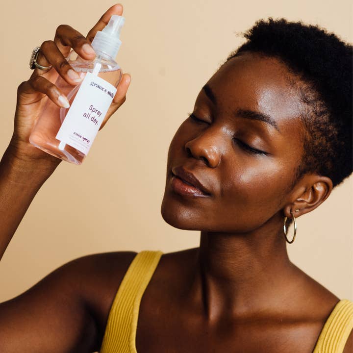 Grace & Stella Co - Venta al por mayor Agua/bruma facial y corporal - Spray Tonificador Facial de Agua de Rosas (240 ml)10